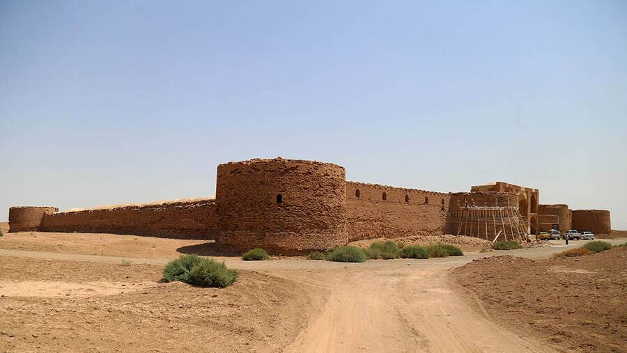 Dayr-e Gachin Caravanserai